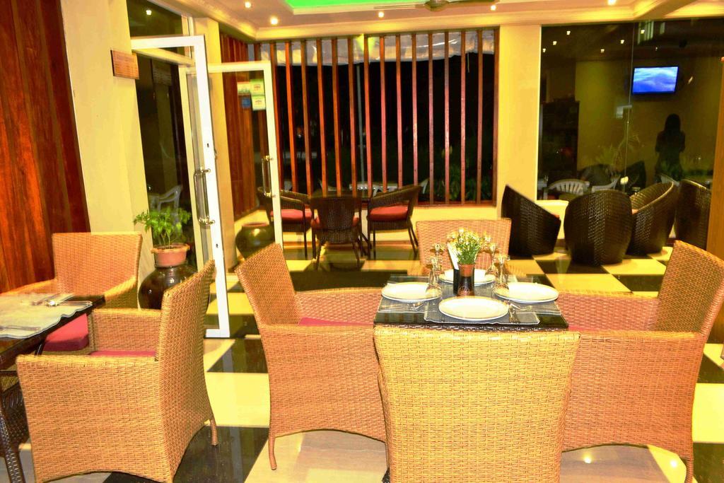 Hotel Ui Inn Malé Kültér fotó