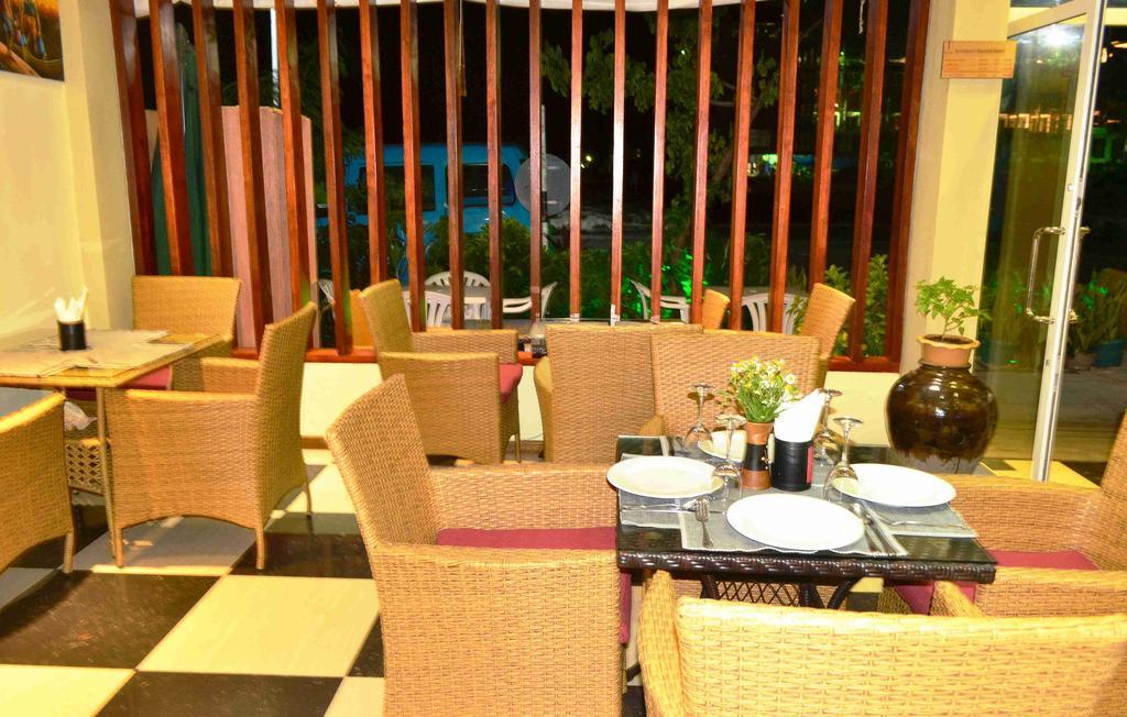Hotel Ui Inn Malé Kültér fotó