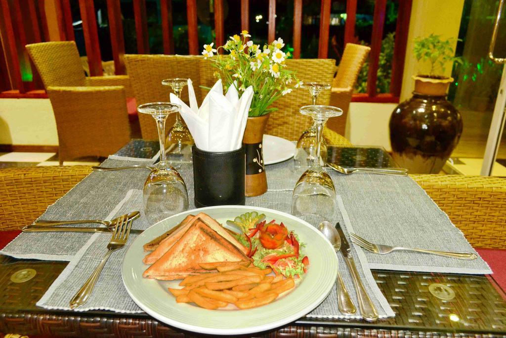 Hotel Ui Inn Malé Kültér fotó