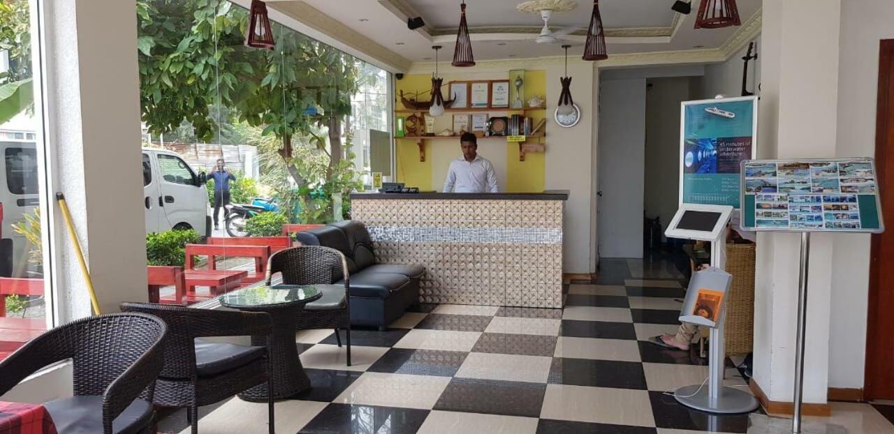 Hotel Ui Inn Malé Kültér fotó