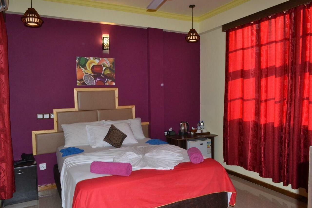 Hotel Ui Inn Malé Kültér fotó