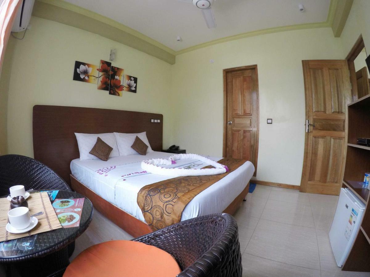 Hotel Ui Inn Malé Kültér fotó