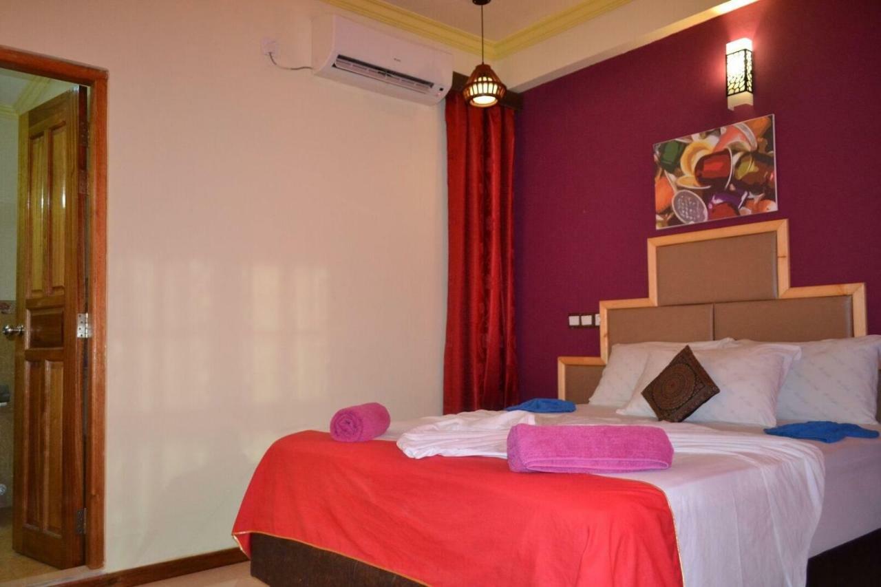 Hotel Ui Inn Malé Kültér fotó