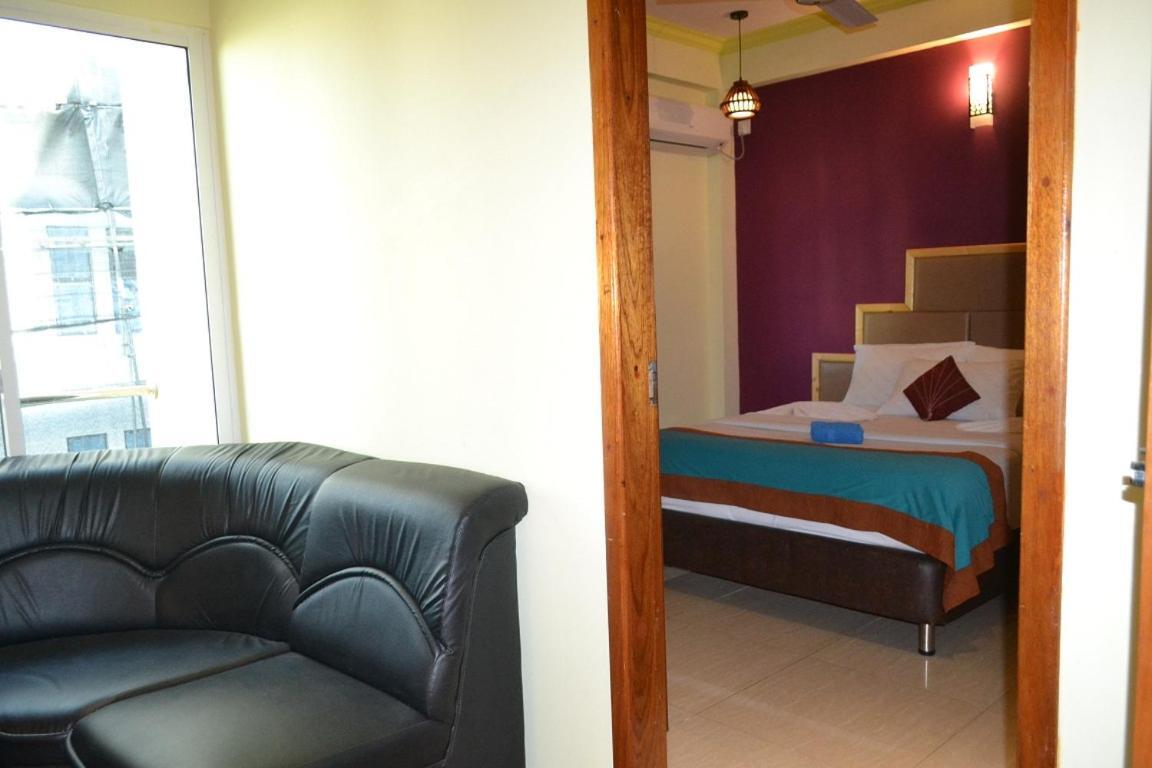 Hotel Ui Inn Malé Kültér fotó